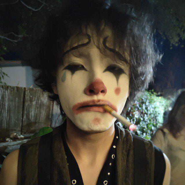 Quem faz o palhaço rir?